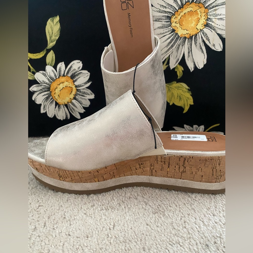 NWOT! No Boundaries Cork Wedge Platforms - Picture 5 of 6